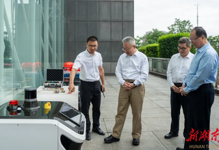 Le secrétaire du comité provincial du Hunan et le gouverneur inspectent les progrès de la recherche et du développement des produits pyrotechniques sûrs et écologiques